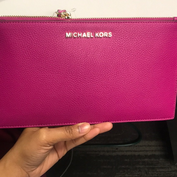 Authentic Michael Kors Large ZIP clutch NWT - Picture 6 of 6